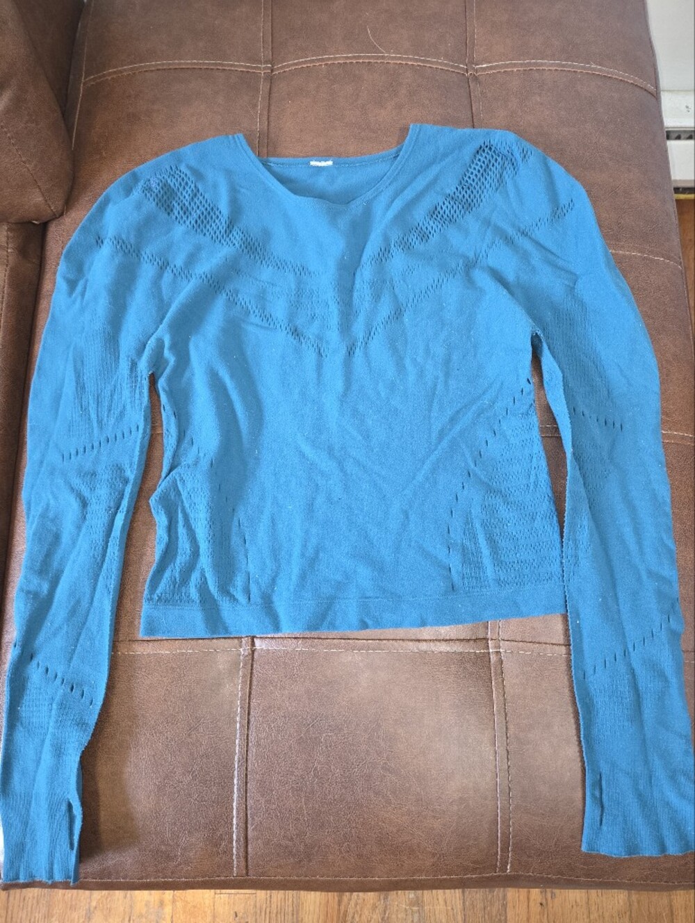 Fabletics Perforated Teal Crop Top With Thumbholes